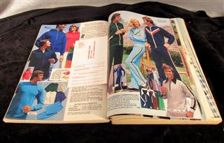 LOT OF 4 VINTAGE MONTGOMERY WARD CATALOGS 1977 1978 - CATALOGS ARE FOUR SEASONS